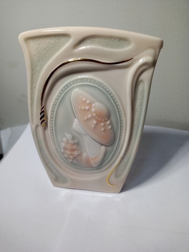 Cosas para decoracion de porcelana.