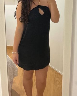 Vestido negro de noche con etiqueta