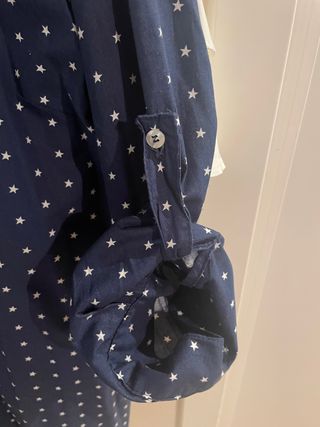 Camisa azul de estrellas