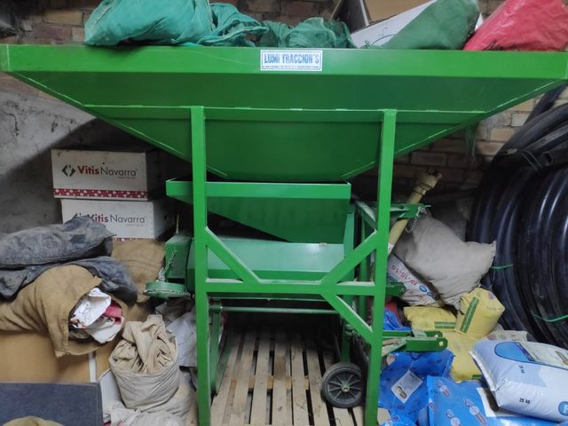 Tolva y peladora almendras