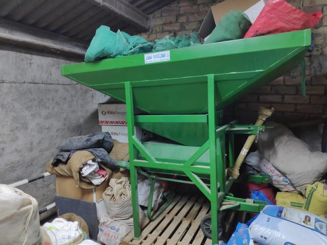 Tolva y peladora almendras