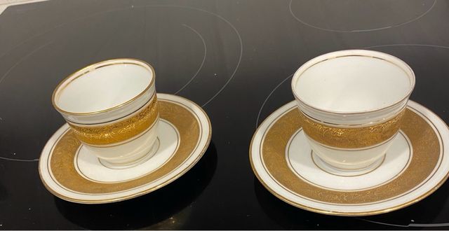 dos tazas de cafe de porcelana fina