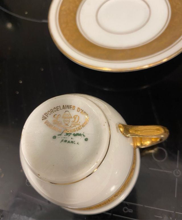dos tazas de cafe de porcelana fina