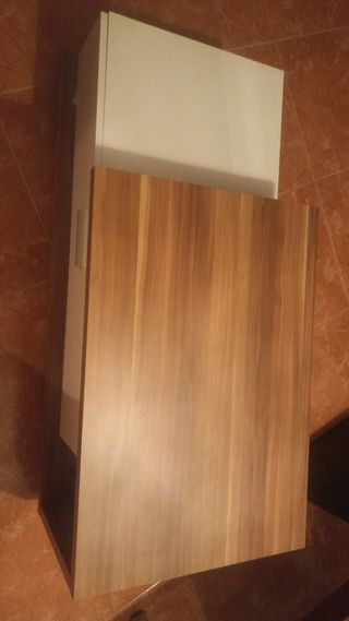 Mueble tv Marrón y blanco.Buen estado