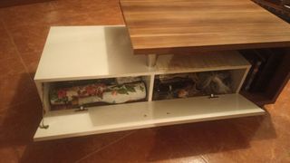 Mueble tv Marrón y blanco.Buen estado