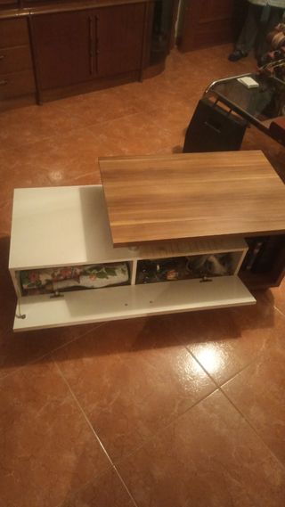 Mueble tv Marrón y blanco.Buen estado