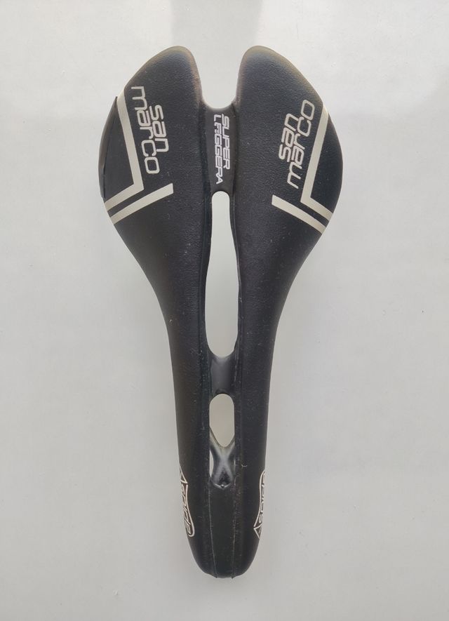 Sillín carbono bicicleta 104 gr Aspide