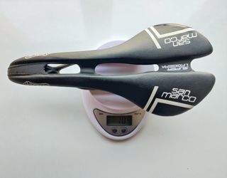 Sillín carbono bicicleta 104 gr Aspide