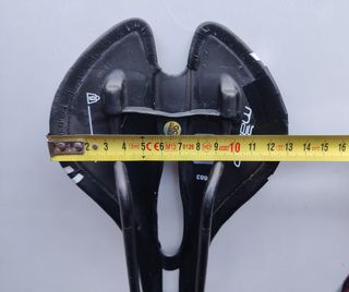 Sillín carbono bicicleta 104 gr Aspide