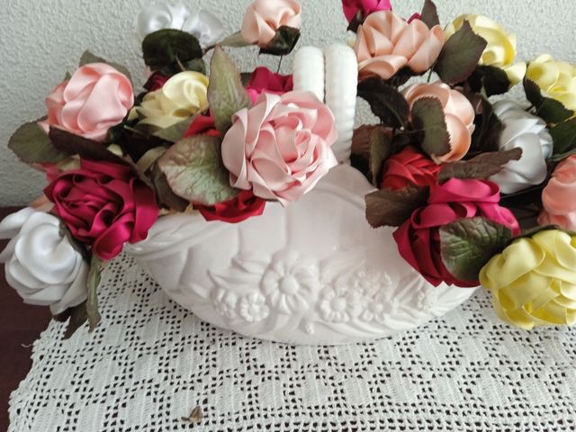 Cesta cerámica de Valencia con flores