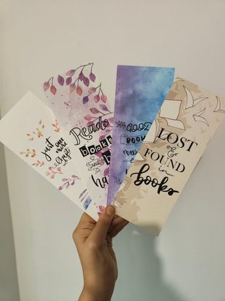 Set di 8 segnalibri in grafica e lettering