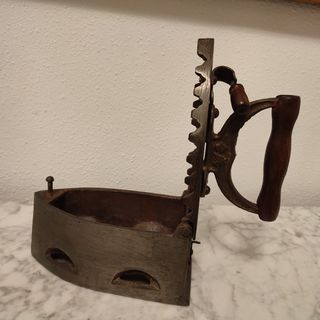 Plancha antigua de hierro