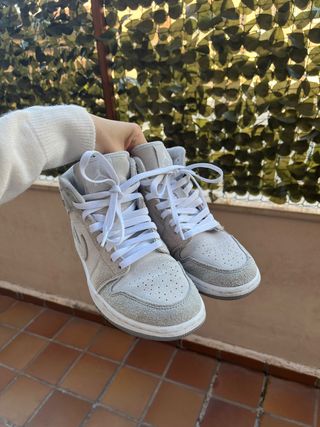 Jordan 1 Mid SE Particle Grey