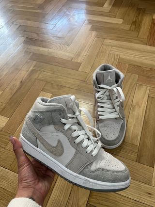 Jordan 1 Mid SE Particle Grey