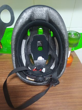 Monopatín niñ@, casco y protecciones