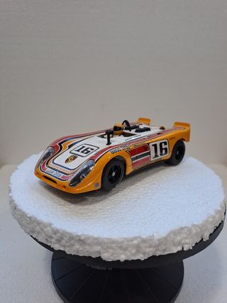 PORSCHE 908.