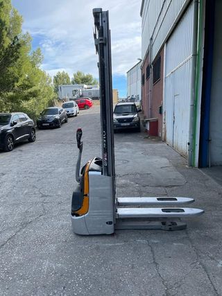 Apilador Still 4250mm 1200kg bateria nueva