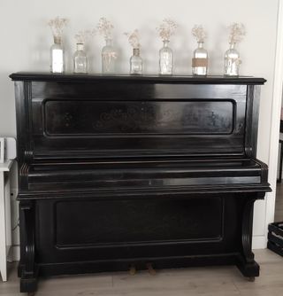 PIANO ANTIGUO