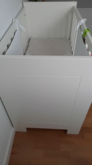 Cuna bebé blanca + colchón + ropa de cuna