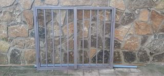 Verja grande de hierro