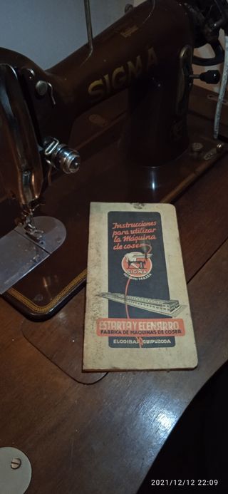 Maquina de coser antigua