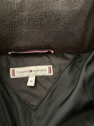 Plumas Tommy negro