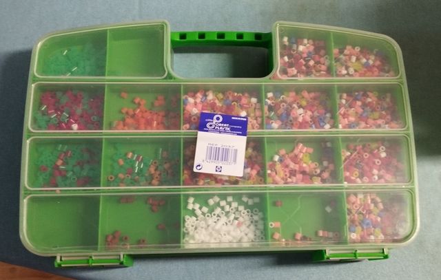 Caja de abalorios con compartimentos