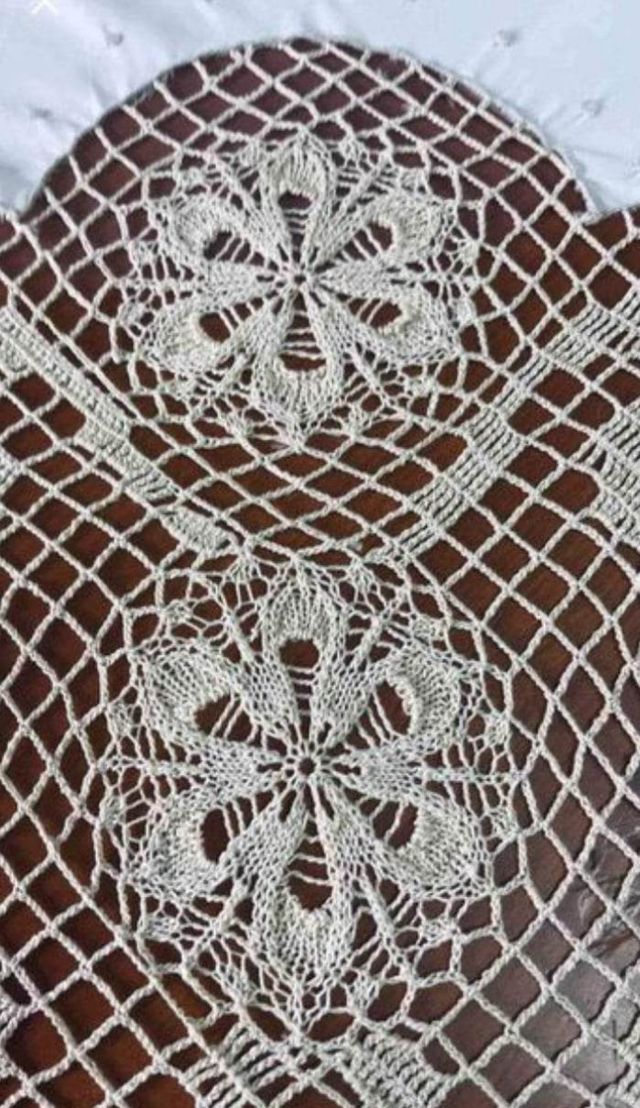 Toalha linho bordada mão. Crochê