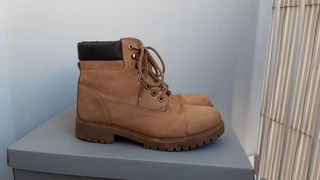 Botines marrones con cordones