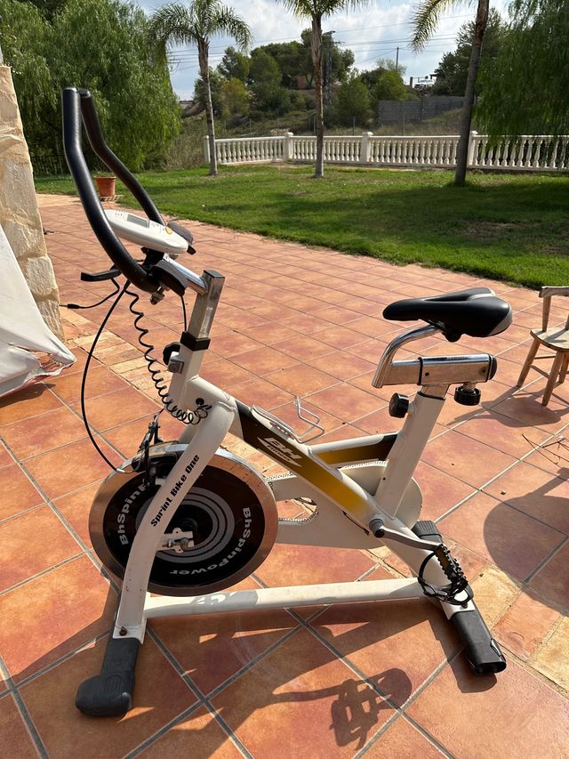 bicicleta BH fitness spinning indoor