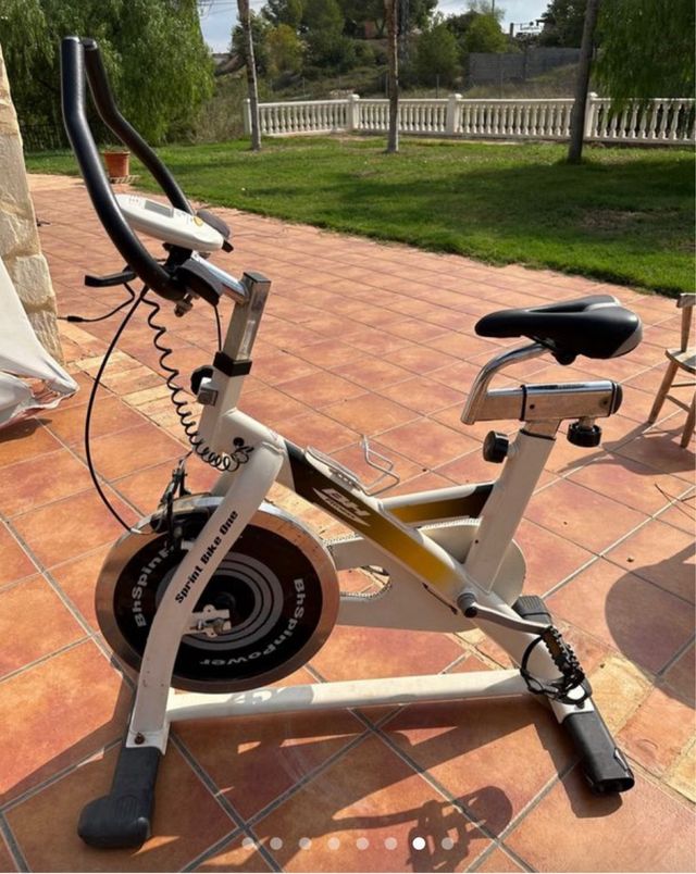 bicicleta BH fitness spinning indoor