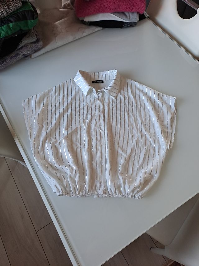 Camiciola corta alla  vita