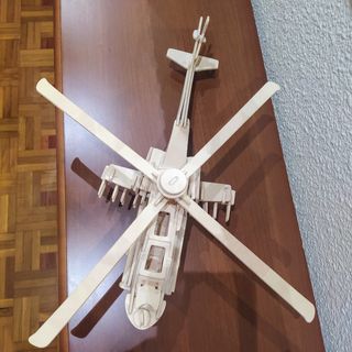 Maqueta helicóptero Apache. Pintalo a tú gusto.