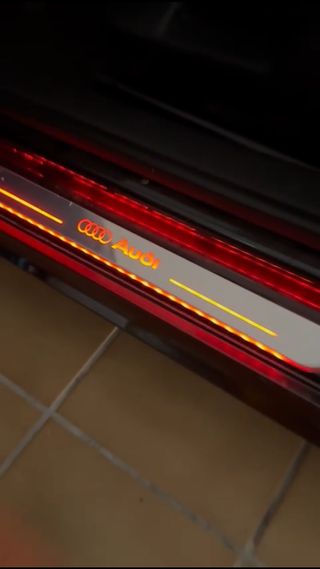 LUZ LED ENTRADA PUERTA COCHE SIMBOLO AUDI