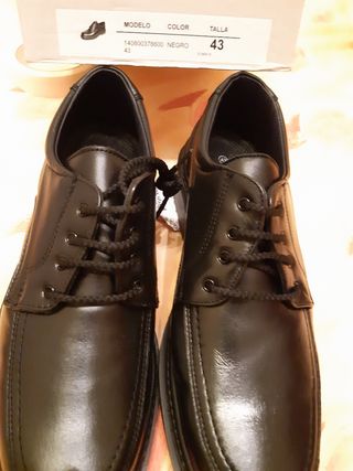 Zapatos nuevos.