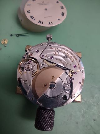 Reloj Universal Geneve oro blanco 