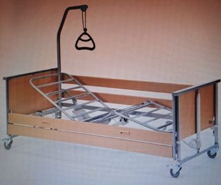 Letto elettrico da degenza per anziani in legno