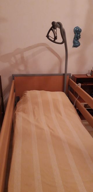 Letto elettrico da degenza per anziani in legno