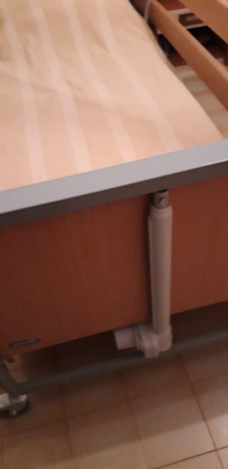 Letto elettrico da degenza per anziani in legno