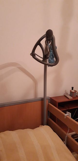 Letto elettrico da degenza per anziani in legno
