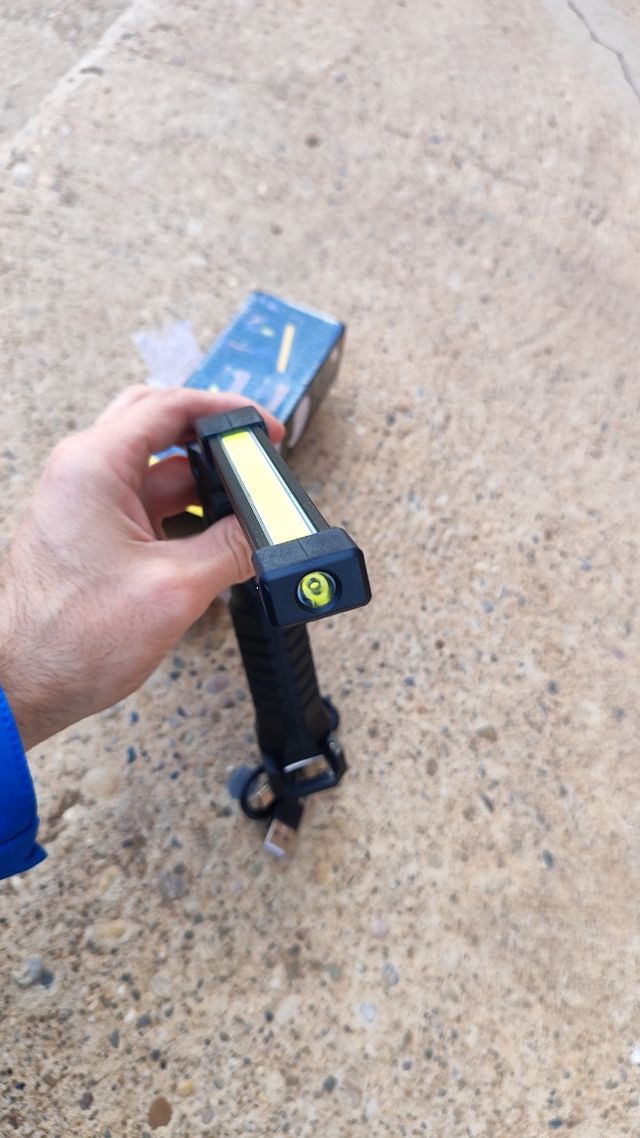 Portátil mecánico linterna con iman