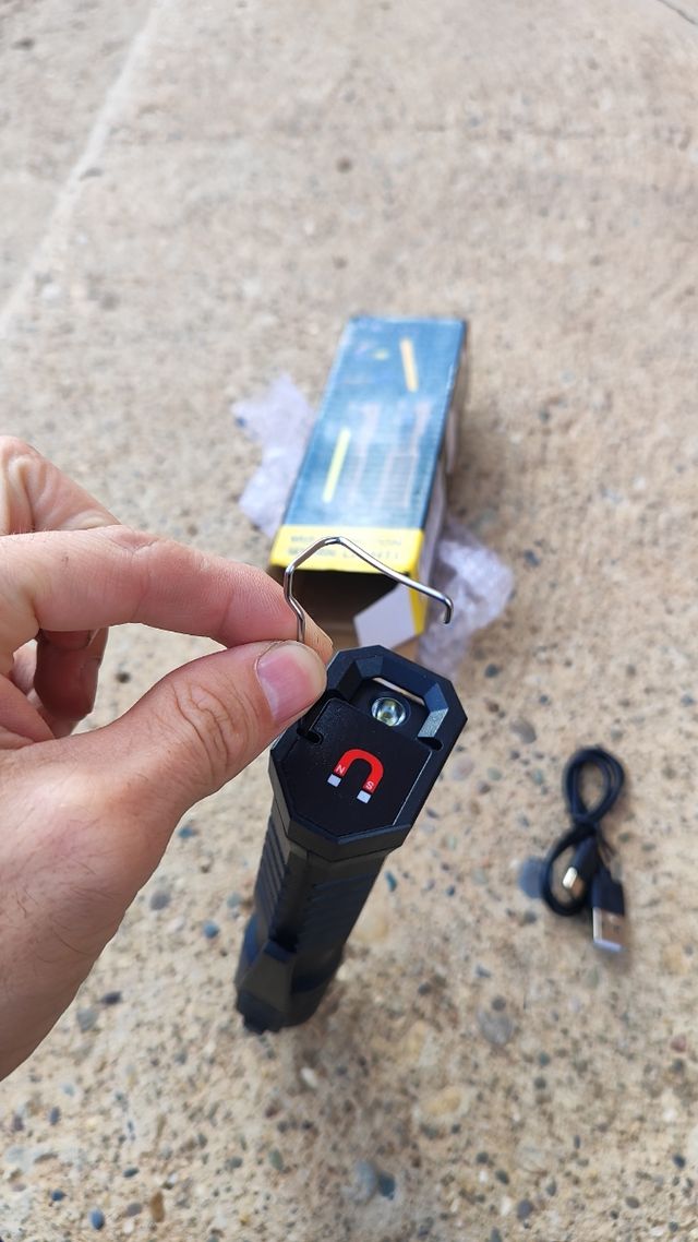 Portátil mecánico linterna con iman