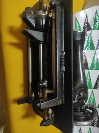 Maquina de coser ALFA cabeza negra