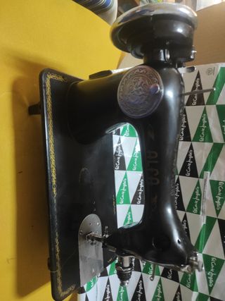 Maquina de coser ALFA cabeza negra