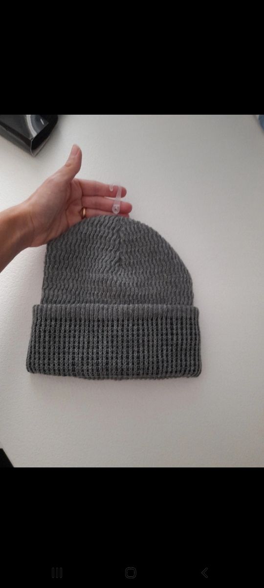 Cappello di lana grigio e nero unisex