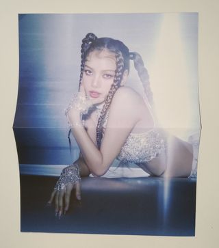 Blackpink Lisa álbum kpop - Black version.