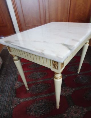 Mesa de centro de madera y mármol