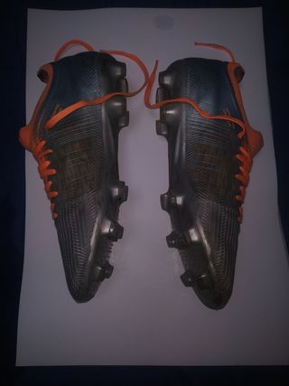 Botas de fútbol PUMA talla 40