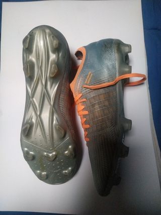 Botas de fútbol PUMA talla 40