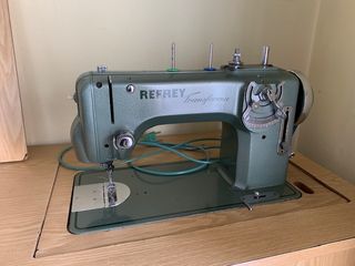Máquina de coser Refrey